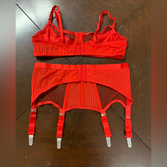Red Bra and Garter Set L - Picture 3 of 5